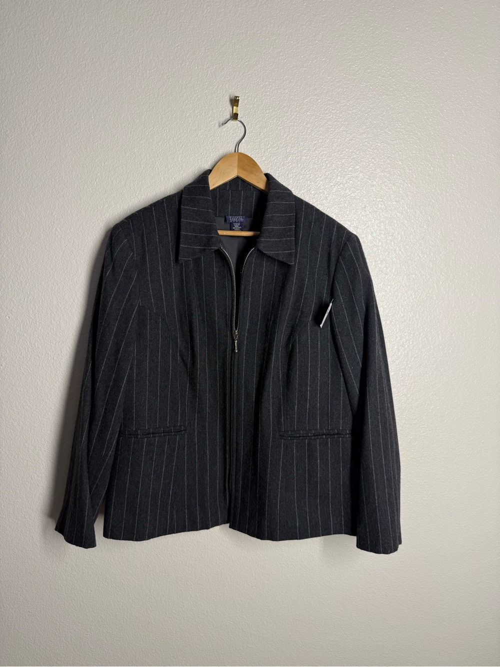 Hillard & Hanson Black Pinstripe Zip-Up Blazer